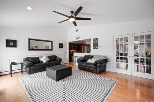 80 Friendly Rd, Mahopac NY  10541-1922 exterior