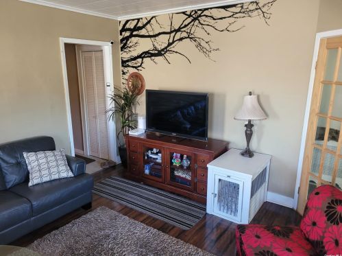 9321 246th St, Floral Park, NY 11001-3922