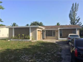 8532 Windsor Dr, Hollywood, FL 33025-2845