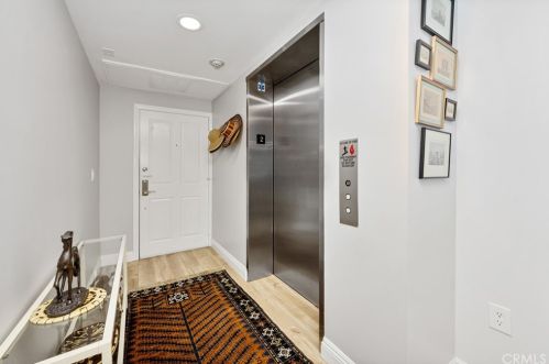 10762 Camarillo St, North Hollywood CA  91602-1476 exterior