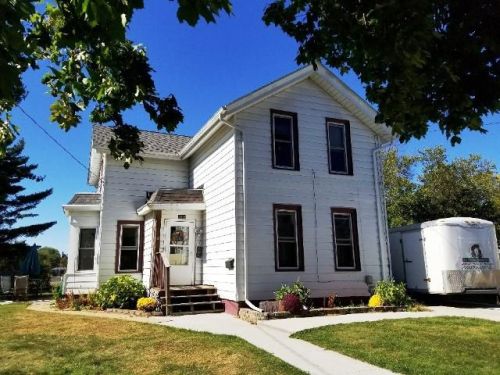 1016 2nd St, Watertown, WI 53094-6432