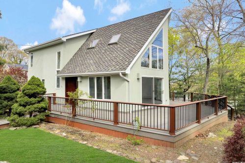51 Sycamore Rd, San Remo NY  11754-2341 exterior