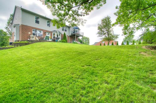 3916 Buckhill Dr, Covington KY  41018-2964 exterior