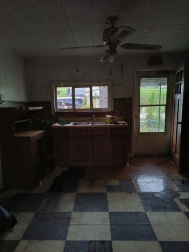 417 Valley St, Mc Donald, PA 15057-1011