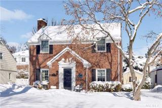 29 Highmeadow Rd, North Hills, NY 11030-3011