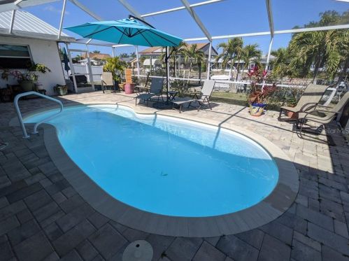 6330 Balboa Ln, Ruskin, FL 33572-2300