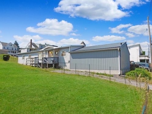206 Early Ave, Coaldale, PA 18218-1128