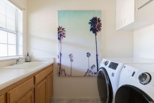 1195 Exeter Dr, Santa Rosa CA  95401-8823 exterior