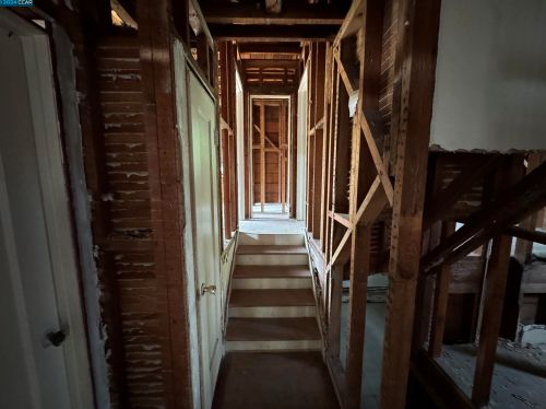 2751 Grande Vis Ave, Oakland CA 94601-1327 exterior