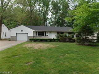 56 Edgewood Dr, North Eaton, OH 44044-1506