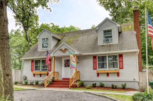20 Rockaway Trl, Panamoka, NY 11961-2225