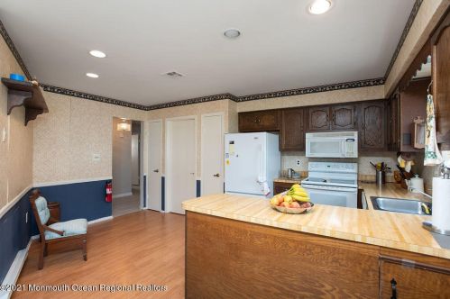 64 Courtshire Dr, Bricktown NJ  08723-7138 exterior