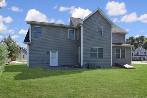 6 Masons Brook Ln, East Windsor CT  06088-1722 exterior