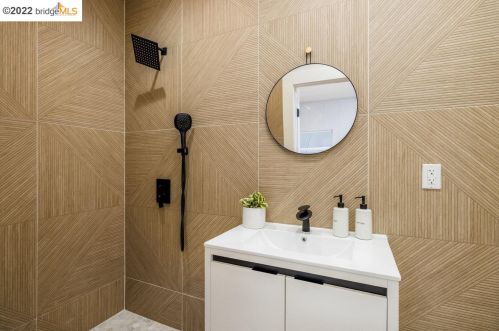 481 59th St, Oakland CA 94609-1538 exterior