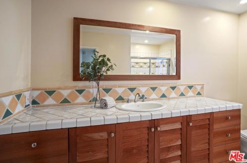 3531 Coldwater Canyon Ave, North Hollywood CA  91604-4060 exterior