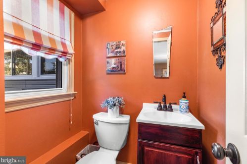 117 Monticello Dr, Riverton NJ 08077-4377 exterior