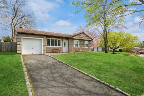 22 Longstreet Dr, Lake Grove, NY 11755-2315