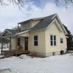 737 3rd St, Hampton, NE 68843-9244