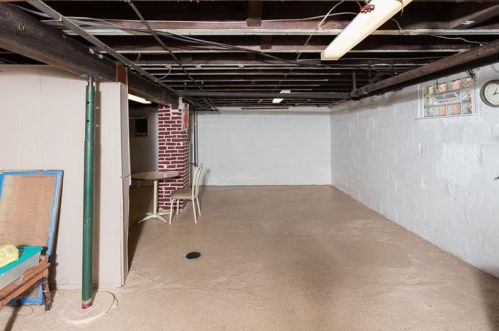 1127 Berkshire Ave, Pittsburgh PA  15226-2220 exterior