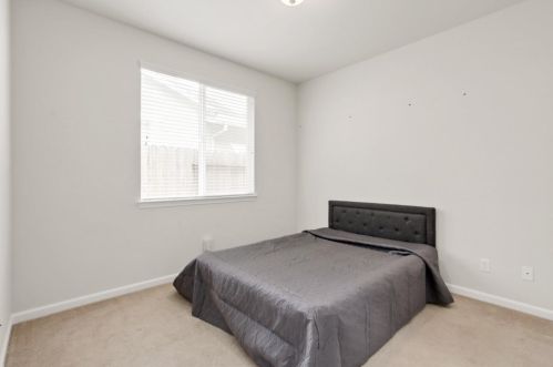 7500 Abbey Cir, Elk Grove CA  95757-5103 exterior