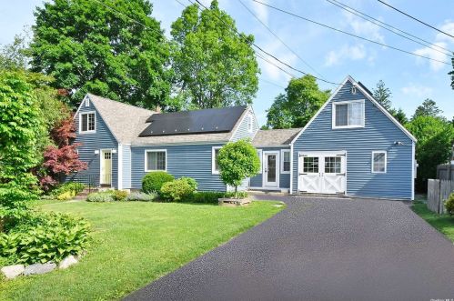 16 15th St, Huntington Station, NY 11746-2426