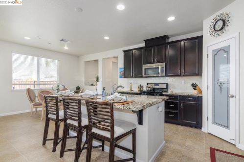 415 Sonnet Ct, Oakley CA  94561-5087 exterior