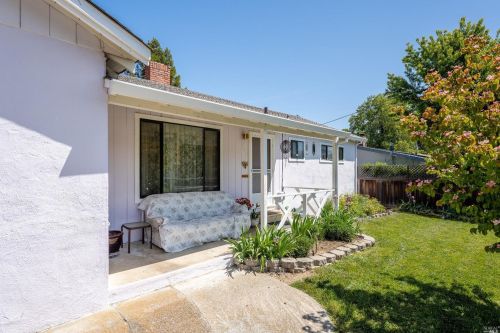 660 Hawthorne Ln, Willits CA  95490-3321 exterior