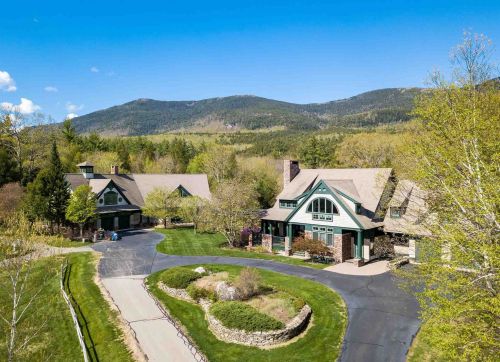 10 Link Dr, Hales Location, NH 03860-7906