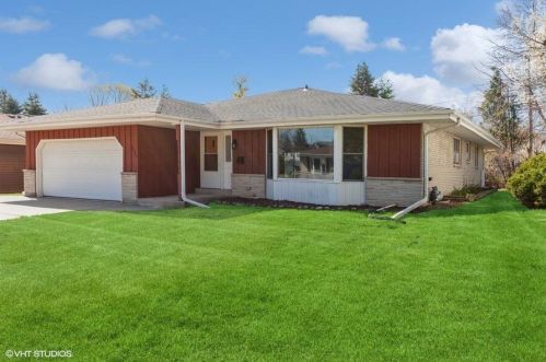 8621 Arthur Pl, Milwaukee, WI 53227-2524