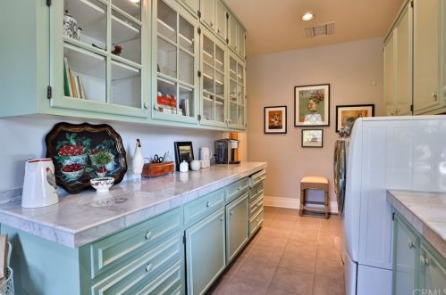1135 Center St, Redlands CA  92373-6737 exterior