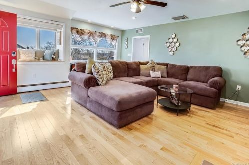 19 Hillcrest Ave, Crotonville NY  10562-1921 exterior