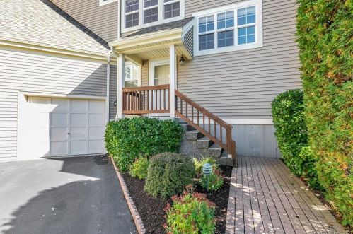 705 Foxboro Dr, Norwalk, CT 06851-1158