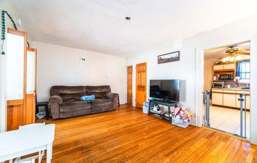 107 Birdsey Ave, Middletown CT  06457-4302 exterior