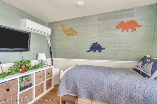 57 Barberie Ave, Monmouth Hills NJ  07732-1518 exterior