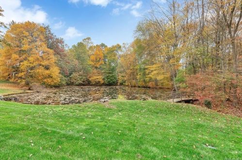 2 Meadow Trl, Chappaqua, NY 10514-3702