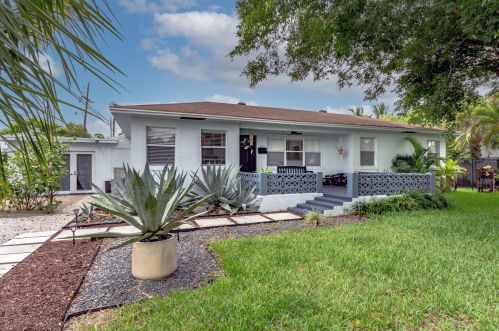 389 Churchill Rd, West Palm Beach, FL 33405-4021