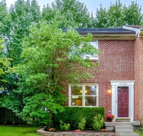 3400 Gatewood Ct, Lexington, KY 40517-2224