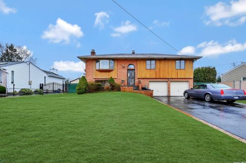 10 Craig Rd, Islip Terrace, NY 11752-1902