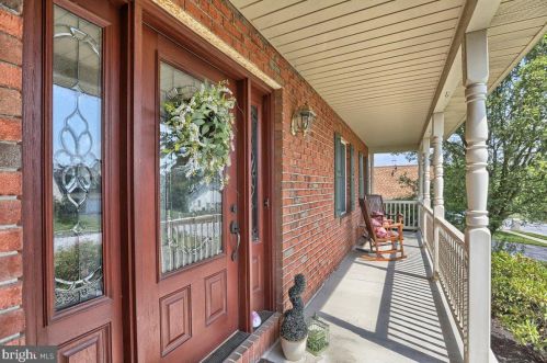 888 Sunrise Cir, Harrisburg, PA 17111-4651