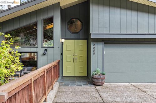 6685 Aitken Dr, Oakland, CA 94611-1555