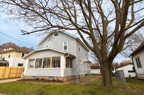 1008 Linden St, Waukesha, WI 53186-5270