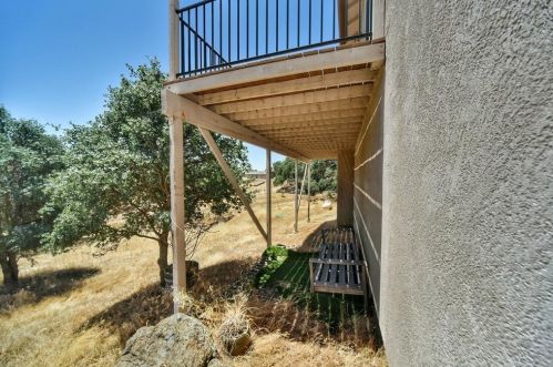 3017 Hartvickson Ln, Valley Springs CA  95252-9534 exterior