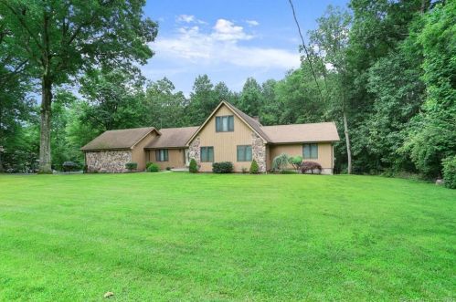 75 Mcguire Rd, Bridgeport, CT 06611-1427