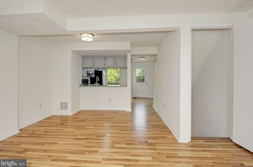 2853 Middleboro Dr, Falls Church VA  22042-4403 exterior