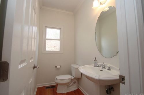 86 Blanket Mdw Rd, Upper Stepney CT 06468-1095 exterior