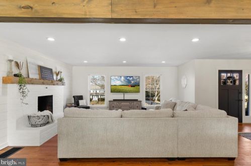 2146 Stonecrest Dr, Lancaster PA  17601-5437 exterior