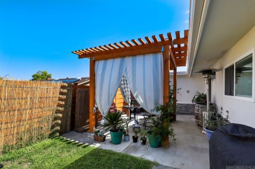 4073 Lake Blvd, Oceanside CA  92056-4604 exterior