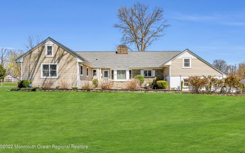 11 Jackson Ter, East Freehold, NJ 07728-2233