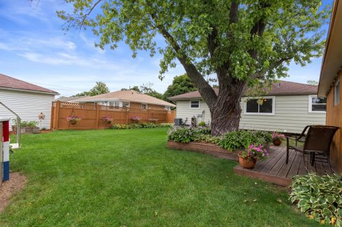 6240 Kinnickinnic Riv Pkwy, Milwaukee WI 53219-3010 exterior