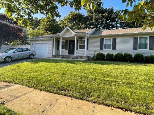 2 Kane Ct, Huntington Station, NY 11746-2259